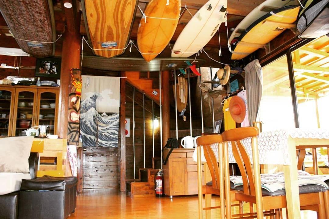 Tropical Surf House Okinawa Hotell Onna Eksteriør bilde