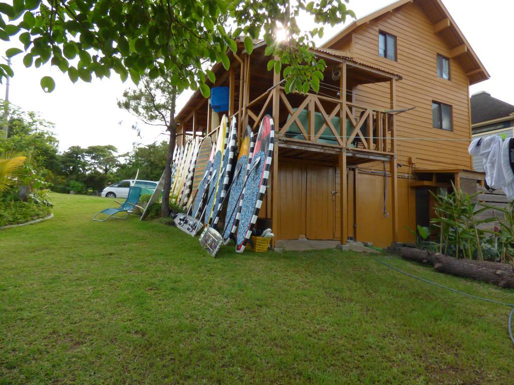 Tropical Surf House Okinawa Hotell Onna Eksteriør bilde