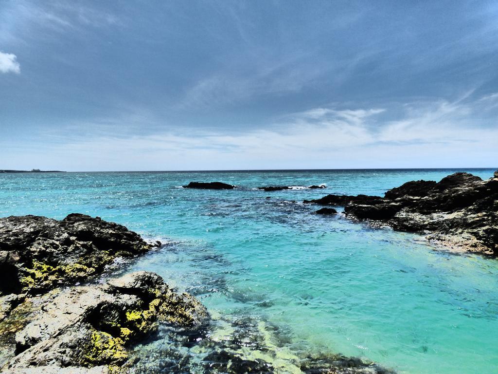 Tropical Surf House Okinawa Hotell Onna Eksteriør bilde