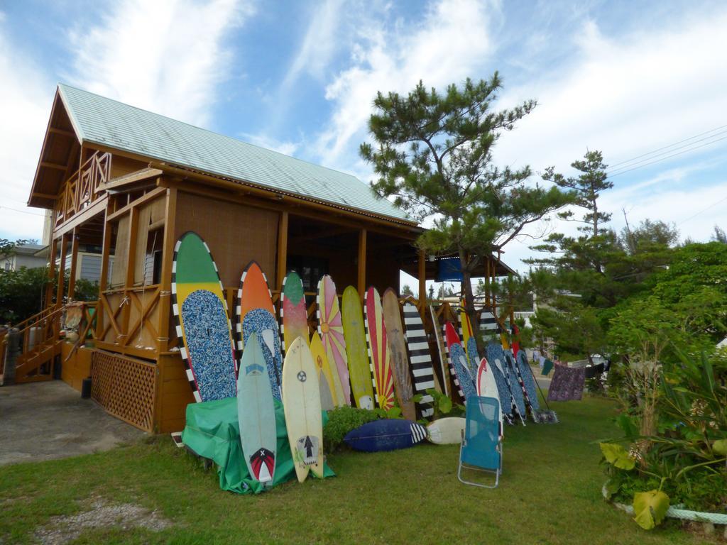 Tropical Surf House Okinawa Hotell Onna Eksteriør bilde