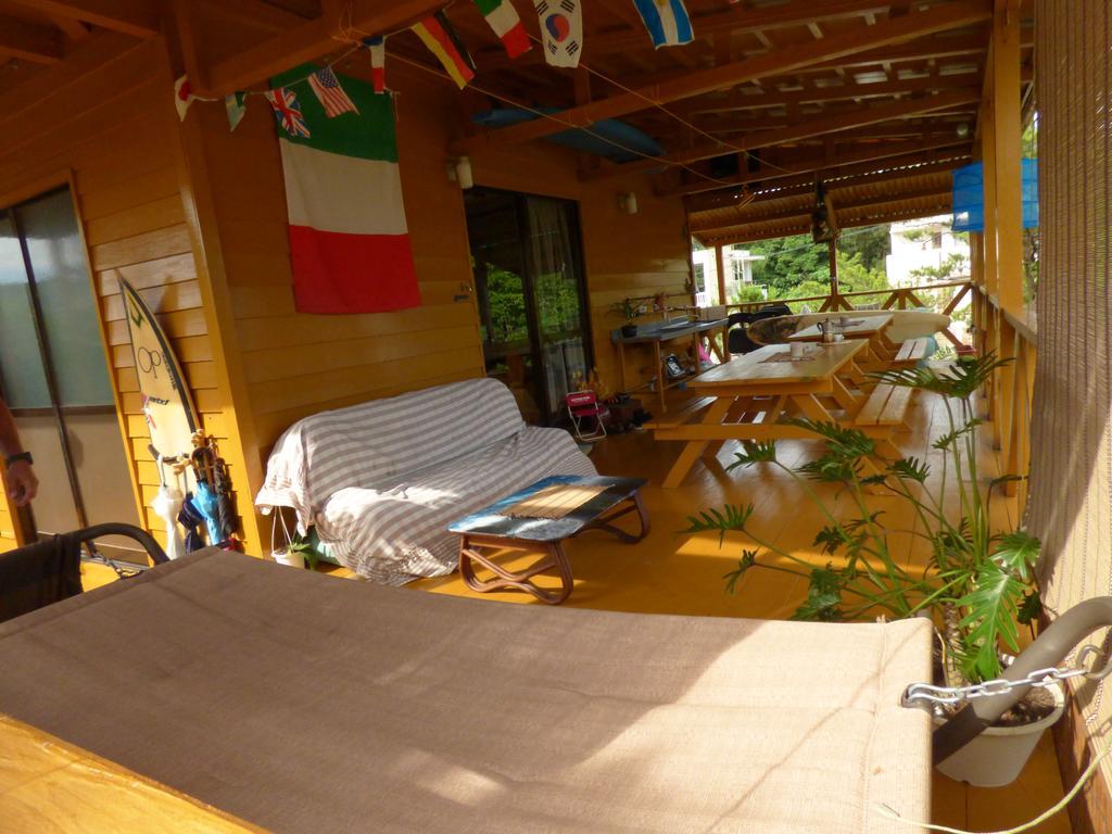 Tropical Surf House Okinawa Hotell Onna Eksteriør bilde