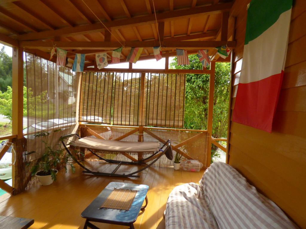 Tropical Surf House Okinawa Hotell Onna Eksteriør bilde