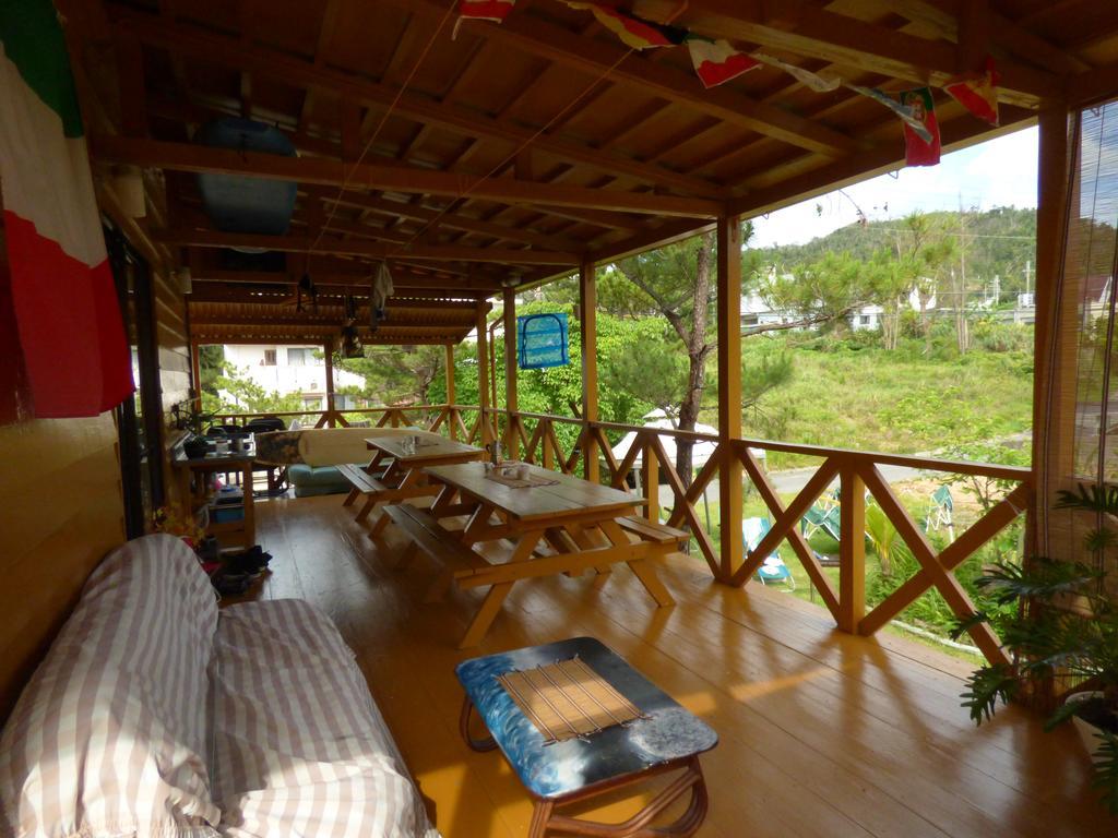 Tropical Surf House Okinawa Hotell Onna Eksteriør bilde