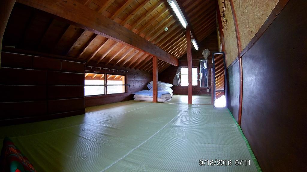 Tropical Surf House Okinawa Hotell Onna Eksteriør bilde