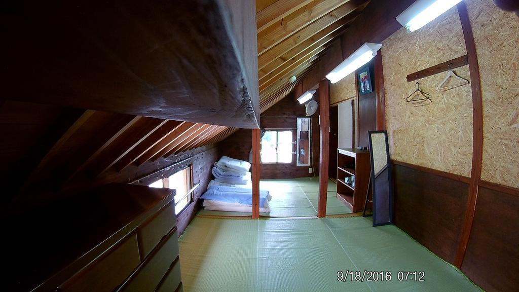 Tropical Surf House Okinawa Hotell Onna Eksteriør bilde