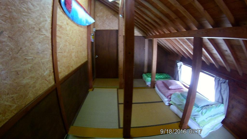 Tropical Surf House Okinawa Hotell Onna Eksteriør bilde