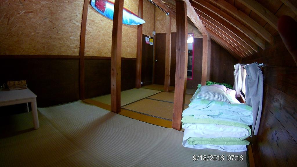 Tropical Surf House Okinawa Hotell Onna Eksteriør bilde