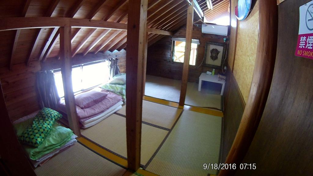 Tropical Surf House Okinawa Hotell Onna Eksteriør bilde