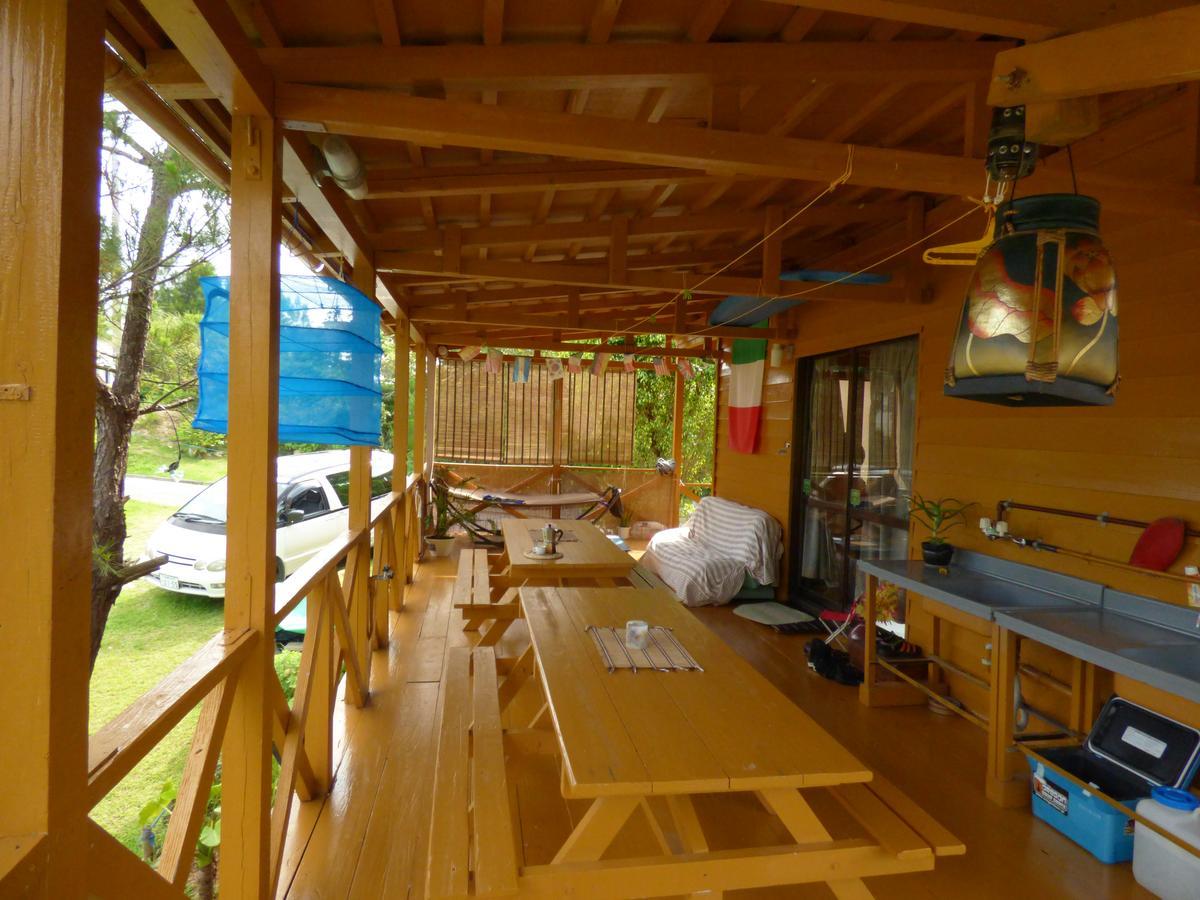 Tropical Surf House Okinawa Hotell Onna Eksteriør bilde