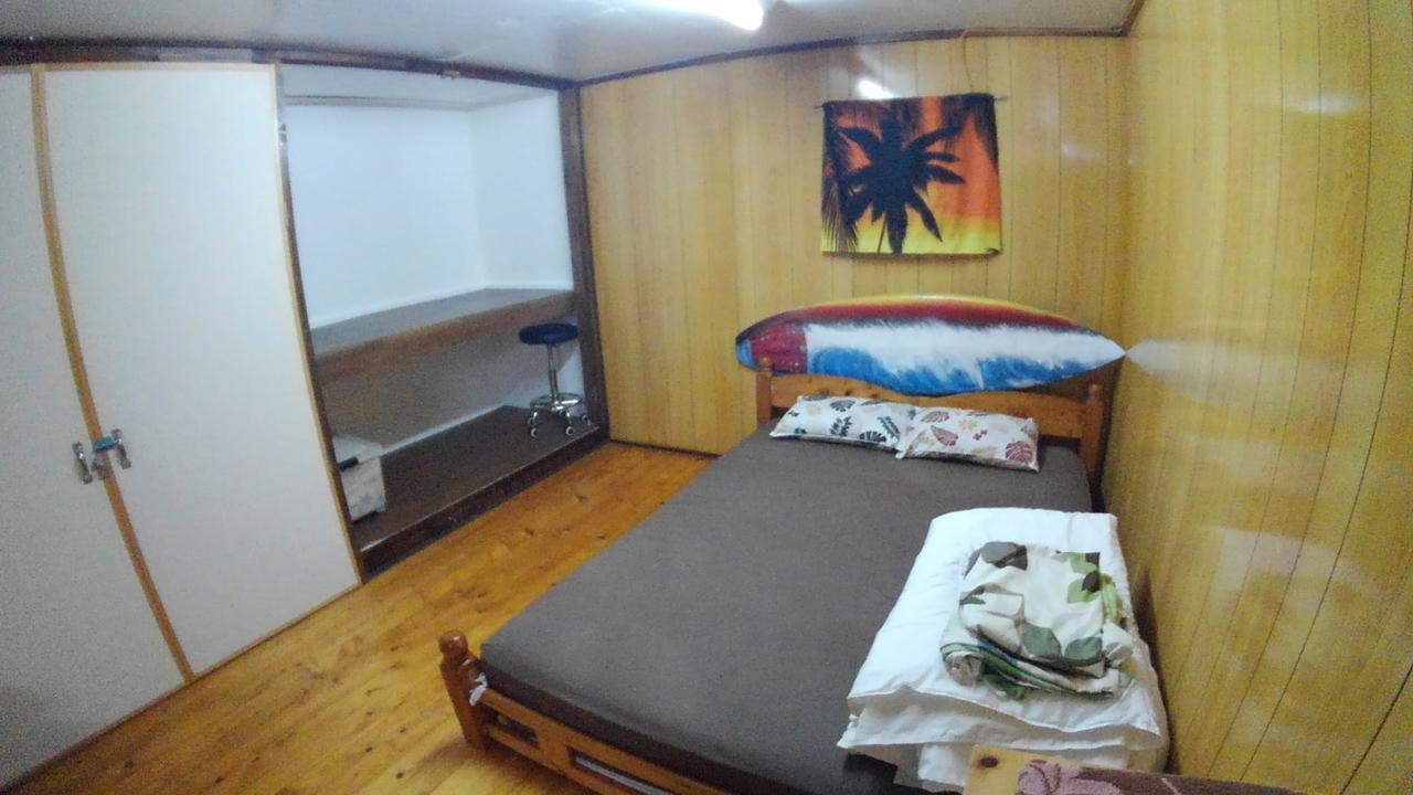 Tropical Surf House Okinawa Hotell Onna Eksteriør bilde