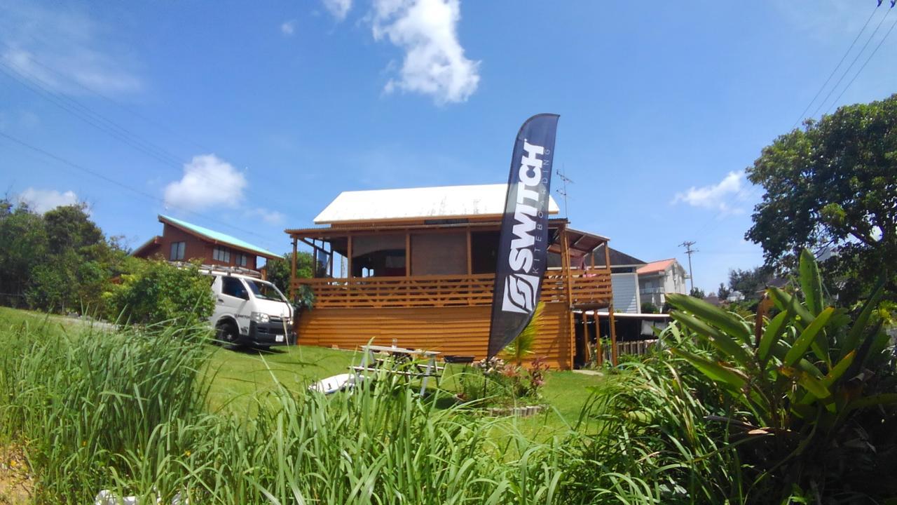 Tropical Surf House Okinawa Hotell Onna Eksteriør bilde